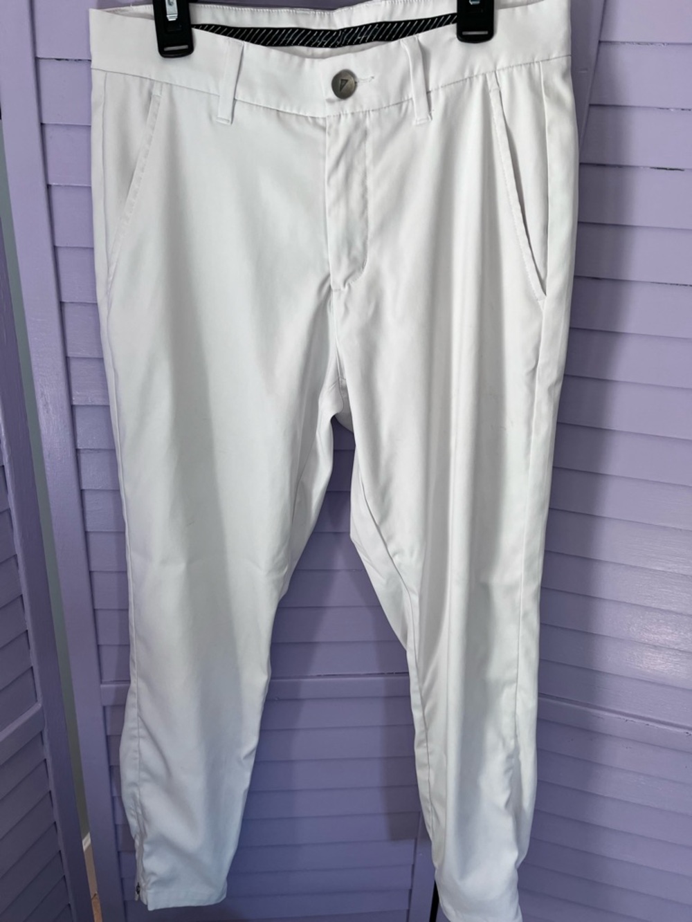 PRIMO Men's White Casual Chino Pants. Size 28 short zippered pockets.  Golfing